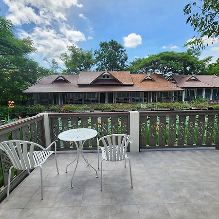 Le Charme Sukhothai Historical Park Екстериор снимка